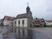 Reckertshausen, Pfarrkirche St. Wendelin, giebelstndiger Saalbau mit eingezogenem Chor, erbaut 1764 von Johann Bader von Sternberg (25.03.2016)