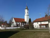 Baierbach, sp�tgotische St. Andreas Kirche, erbaut im 15. Jahrhundert, Anbau eines Seitenschiffs von 1888 bis 1889 (20.03.2016)