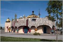 Die nach Entw�rfen von Friedensreich Hundertwasser gebaute Markthalle Altenrhein in Thal. 10.08.2008