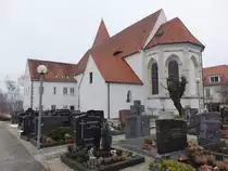 Paring, Pfarrkirche St. Michael, ehemalige Augustinerchorherren-Stiftskirche, Vorhalle und Turm romanisch, sp�tgotischer Umbau von 1511 bis 1518, Umbau zur barocken Saalkirche von 1764 bis 1769, Anbau der Sebastiankapelle (12.02.2017)