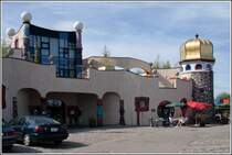 Die nach Entw�rfen von Friedensreich Hundertwasser gebaute Markthalle Altenrhein in Thal. 10.08.2008