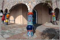 Die nach Entw�rfen von Friedensreich Hundertwasser gebaute Markthalle Altenrhein in Thal. 10.08.2008