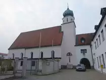 Neustift, ehem. Klosterkirche Mater Dolorosa, Saalbau mit Polygonalchor und Westturm, erbaut im 15. Jahrhundert, Kirchturm von 1639 (20.10.2018)