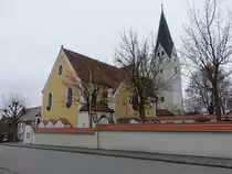 Laberweinting, Pfarrkirche St. Martin, Saalkirche mit eingezogenem und dreiseitig geschlossenem Chor, erbaut von 1679 bis 1681 (26.12.2016)