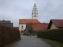 Niedermotzing, Pfarrkirche St. Bartholom�us, erbaut 1722 (26.12.2016)