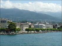 Die Stadt Vevey vom Schiff auf dem Genfer See aus aufgenommen am 02.08.08. (Jeanny)