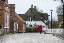 Gepflasterte Stra�e in der Kleinstadt H�yer (deutsch Hoyer) in Nordschleswig. Aufnahme: 18. M�rz 2024.