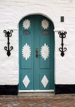 Verzierte Tr in der Mllegade in der Kleinstadt Hjer (deutsch Hoyer) in Nordschleswig (Snderjylland). Aufnahme: 