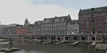 Blick auf die H�userfront am Bassin, dem Binnenhafen von Maastricht. 04.2024