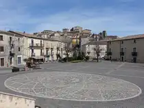 Altomonte, H�user an der Piazza San Francesco (06.04.2024)