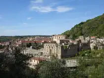 Soriano Calabro, Ausblick auf die beim Erdbeben von 1783 zerst�rter Klosterkirche San Domenico (09.04.2024)