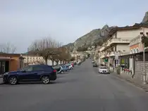 Stilo, H�user an der Viale Roma (10.04.2024)