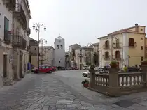 Caulonia, Piazza Mese mit der Chiesa Matrice (10.04.2024)