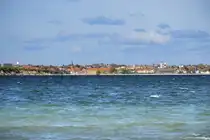 Blich auf die Stadt Sonderborg (S�nderborg) vom Broacjerland (broagerland) in Nordschleswig (S�nderjylland). Aufnahme: 22. Aprill 2024.