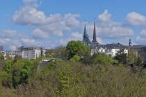 Blick vom Viadukt ber das Petrustal auf die Oberstadt von Luxemburg. 04.2024