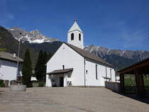 Rabland, Christknigkirche, erbaut von 1961 bis 1963 durch den Architekten Erich Pattis (13.04.2024)