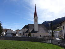 St. Valentin auf der Haide, Pfarrkirche St. Valentino, erbaut im 13. Jahrhundert (13.04.2024)