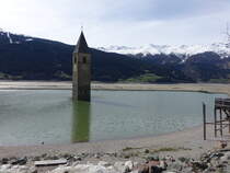 Reschensee mit Kirchturm der St. Katharina Kirche von Alt-Graun (13.04.2024)