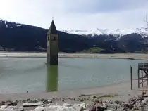 Reschensee mit Kirchturm der St. Katharina Kirche von Alt-Graun (13.04.2024)