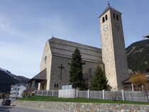 Reschen, Pfarrkirche St. Sebastian, erbaut von 1951 bis 1953 durch Luis Plattner (13.04.2024)
