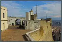 Die Festung Castel Sant'Elmo thront auf dem Stadth�gel Vomero oberhalb des Stadtzentrums von Neapel und bietet einen sch�nen Ausblick auf Stadt und Vesuv. Sie wurde im 14. Jahrhundert begonnen, wesentliche Teile der Festung stammen aus dem 16. Jahrhundert. (Neapel, 20.02.2024)