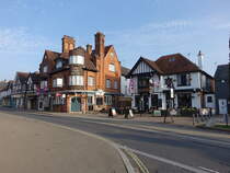 Lyndhurst, Stag Hotel und Pub The Mailmans Arms in der High Street (11.05.2024)