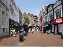 Bournemouth, Gesch�fte und H�user in der Old Christchurch Road (12.05.2024)