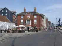 Poole, Old Custom House in der Stra�e The Quay, erbaut 1813 (12.05.2024)