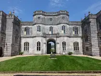 Milton Abbas, Innenhof der Milton Abbas Abbey School (12.05.2024)