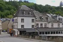 Das Victor Hugo Haus an der Br�cke �ber die Our in Vianden. 05.2024