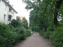 Prinzenviertel in Karlshorst: Der Traberweg verluft parallel zur Ehrlichstrae. Er wird von Fugngern genutzt und bietet Anbindung an Spielpltze. 29.8.2008