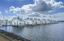 Ostseeresort Olpenitz. 60 schwimmende Huser wurden hier errichtet. Aufnahme: 5. Juni 2024.