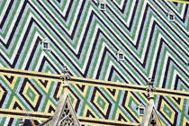 Detail des gemusterten Daches des Stephansdoms in Wien. Aufnahme: 18. Mai 2024.
