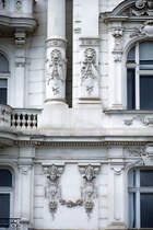 Detailaufnahme vom Jugendstilhaus an der Linken Wienzeile in Wien. Aufnahme: 18. Mai 2024.