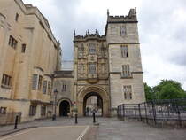 Bristol, Abbot Gatehouse am College Square, erbaut im 12. Jahrhundert (16.05.2024)