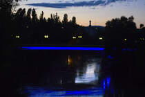 Der Siemens-Nixdorf-Steg ist eine Fugngerbrcke in Wien. Er berquert den Donaukanal und verbindet die Bezirke Alsergrund (9. Bezirk) und Leopoldstadt (2. Bezirk). Aufnahme: 18. Mai 2024.