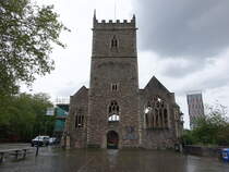 Bristol, Ruine der St. Peter Kirche im Castle Park, erbaut im 12. Jahrhundert (16.05.2024)