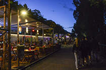 Die Olga-Misař-Promenade ist ein Geh- und Radweg zwischen Siemens-Nixdorf-Steg und Augartenbrcke in Wien, benannt nach Olga Misař (1876-1950), Frauenrechtlerin, Friedensaktivistin, Journalistin, Schriftstellerin und bersetzerin. Aufnahme: 18. Mai 2024.