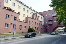 Wien - Karl-Marx-Hof an der Rudolf-Gelbard-Gasse im Wiener Ortsteil D�bling. Aufnahme: 19. Mai 2024.