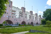 Wien - Mitteltrakt mit den Fahnent�rmen des Karl-Marx-Hofes. Aufnahme: 19. Mai 2024.