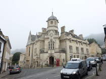 Bradford-on-Avon, kath. Pfarrkirche St. Thomas, erbaut bis 1854 durch Thomas Fuller, ehemaliges Rathaus der Stadt (17.05.2024)