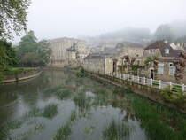Bradford-on-Avon, Ausblick von der Town Bridge auf Huser entlang der Church Street (17.05.2024)