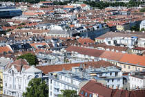 Blick vom Wiener Riesenrad ber die Dcher in nrdlicher Richtung. Aufnahme: 19. Mai 2024.