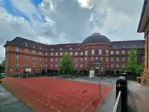 Die von 1914 bis 1918 im Stil des Heimatschutzes mit barocken Stilelementen erbaute Goethe-Schule befindet sich Flensburger Stadtteil J�rgensby und geh�rt zu den bedeutenden Kulturdenkm�lern der Stadt. (Juni 2024)