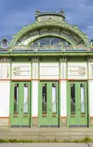 Ausschnitt der R�ckseite des westlichen Otto-Wagner-Pavillons am Karlsplatz in Wien.  Der westliche Pavillon beherbergt heute ein Otto-Wagner-Museum. Otto Koloman Wagner war ein �sterreichischer Architekt und Stadtplaner in der Belle Epoque. Aufnahme: 18. Mai 2024.