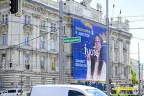 Geb�ude am Schwarzenbergplatz in Wien mit einem gro�en Banner vor den Wahlen zum Europ�ischen Parlament im Jahr 2024.Aufnahme: 19. Mai 2024.