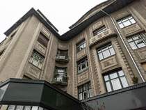 Detailaufnahme eines Mehrfamilienhauses in der Innenstadt von Debrecen. Foto: Dezember, 2023