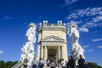 Eingang zur Gloriette im sdlichen Teil des Garten Schnbrunn in Wien. Aufnahme: 19. Mai 2024.