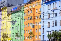 Bunte Geb�ude am Wiedner G�rtel in Wien. Aufnahme: 20. Mai 2024.