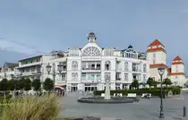 Strandschlo� an der Strandpromenade im Ostseebad Binz im Juni 2024